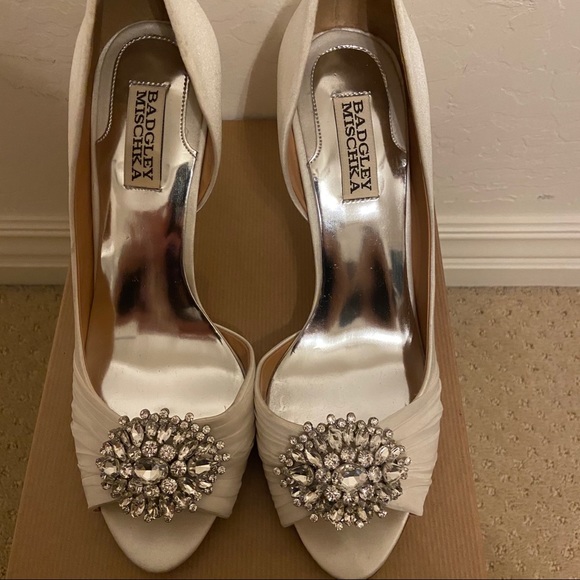 Badgley Mishka peep toe pumps - Picture 2 of 3